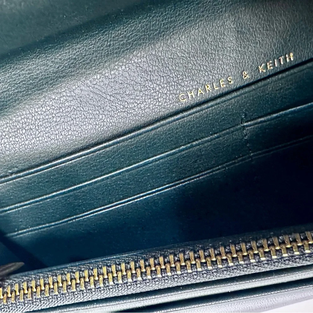 Charles & Keith Teal Quilted Crossbody Bag - Picture 4 of 4